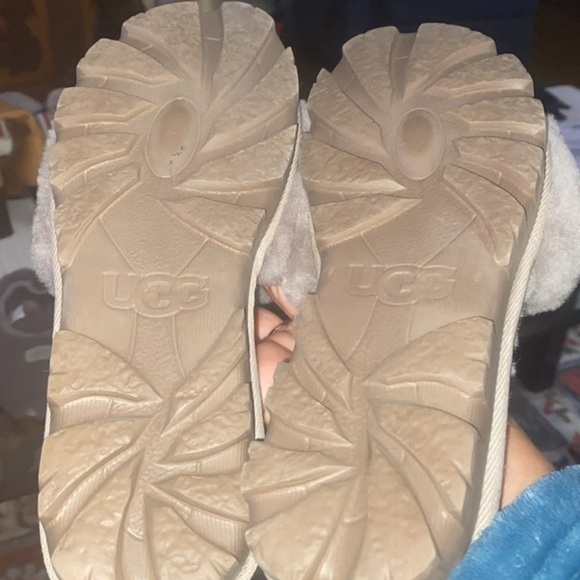 Ugg Cozette Slipper,size8 light gray,/shearling slippers dark grey is size7 - Picture 2 of 12